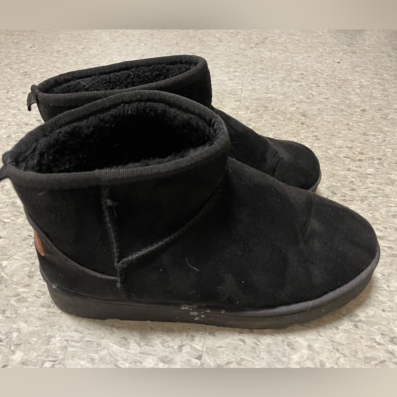 Black Fuzzy Boots - Picture 4 of 4